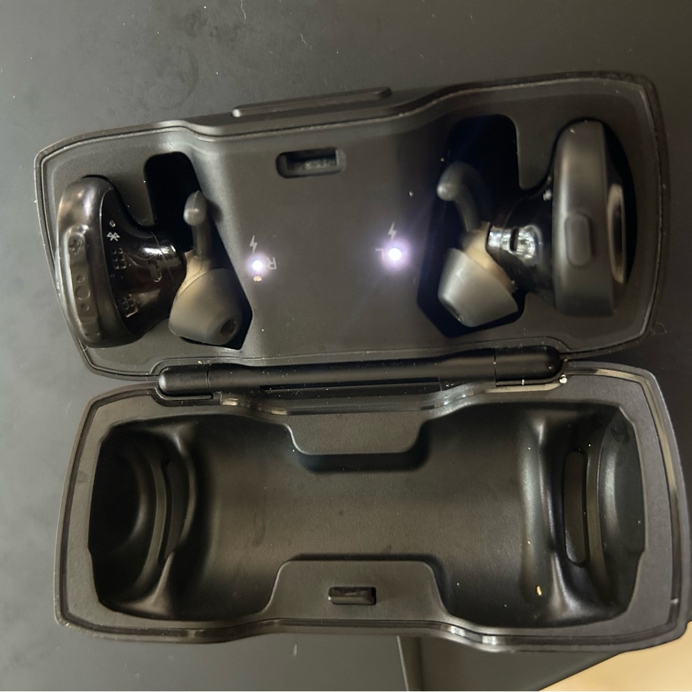 Bose Bluetooth black earbuds